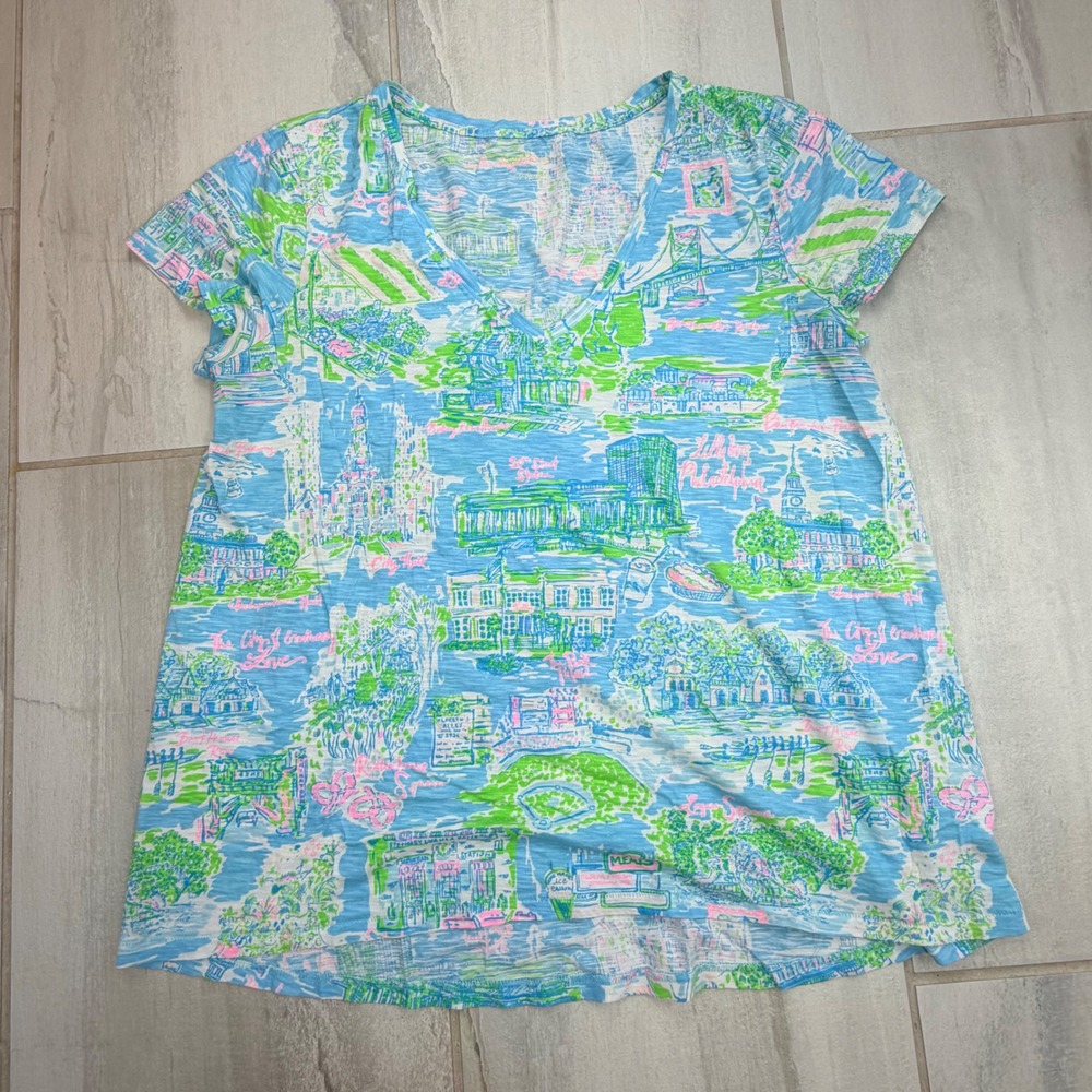 Lilly Pulitzer Etta V-Neck Tee Lilly Loves Philadelphia Blue Green Pink Large